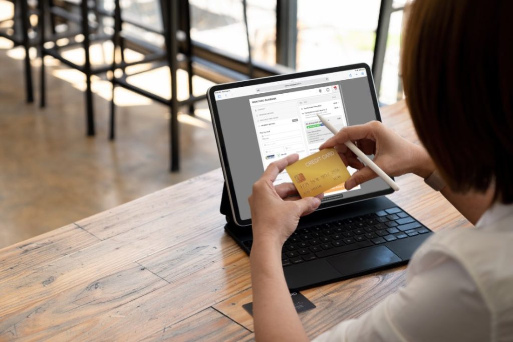 Customer Ordering with Credit Card from table